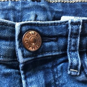 Girls skinny jeans. Size 5–6.